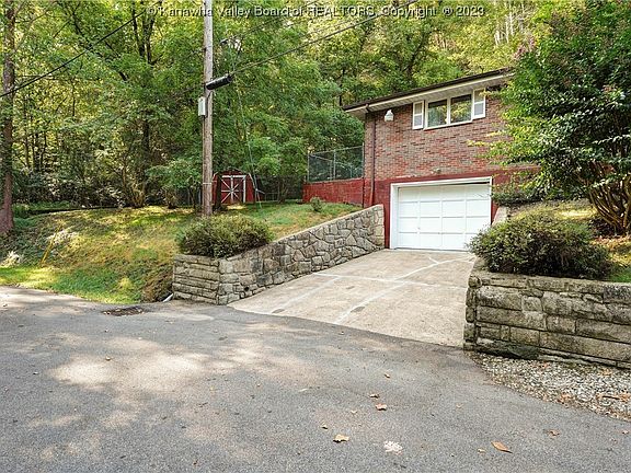 4th image of 917 Woodhaven Dr