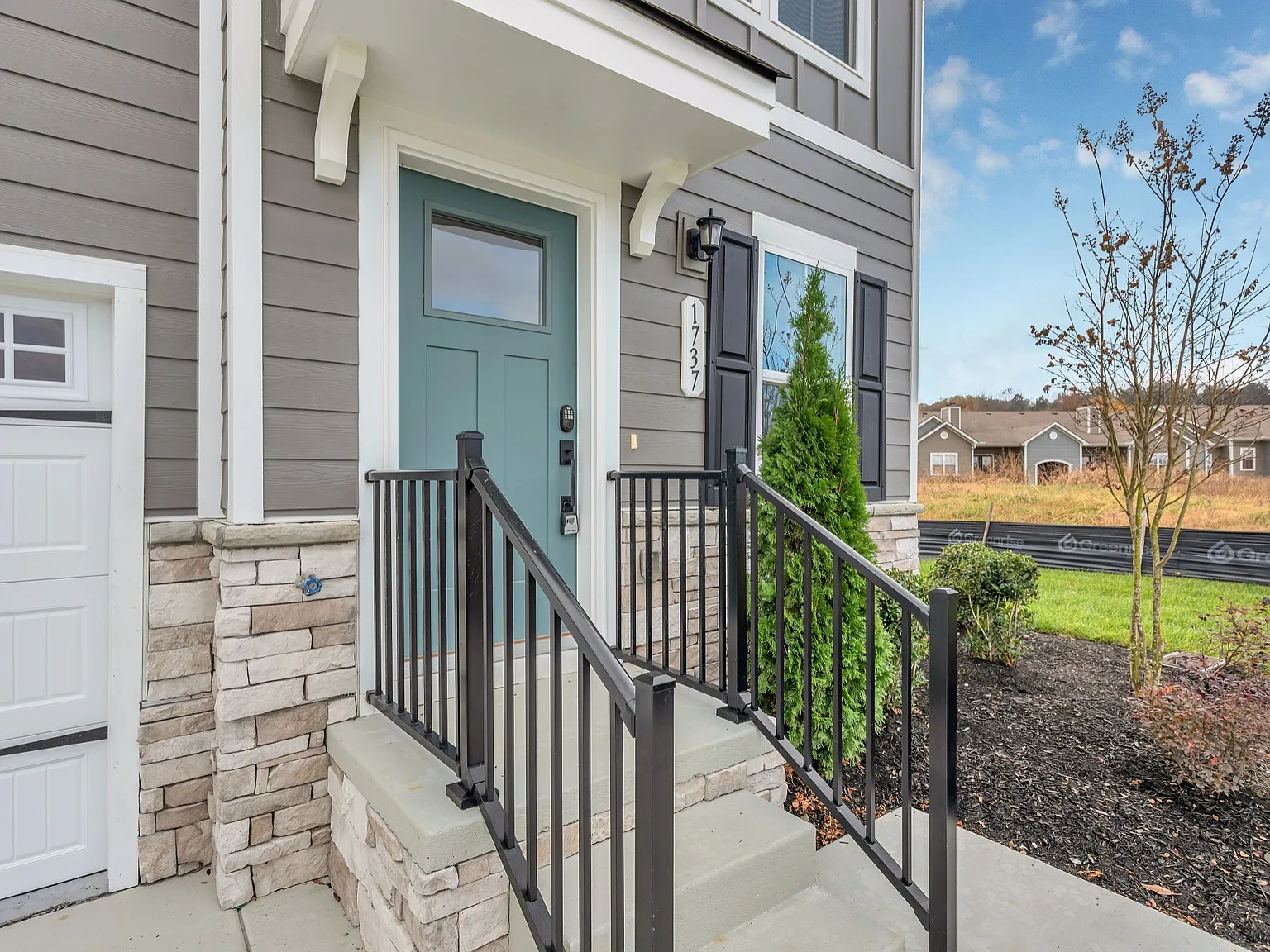 3 bed, 2.5 bath, 1674 sqft, $2,100 — Photo 3