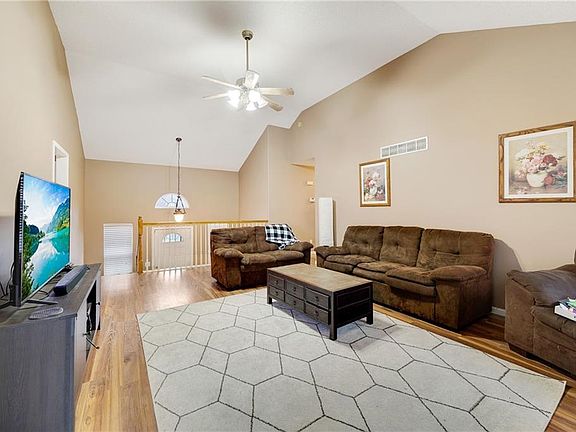 3rd image of 1203 NW Walnut Ct