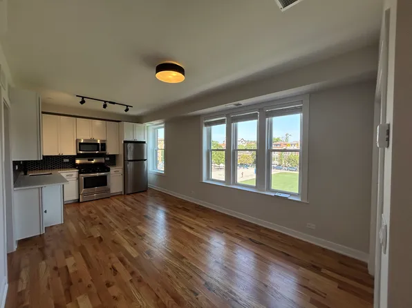 (undisclosed Address), Chicago, IL 60614