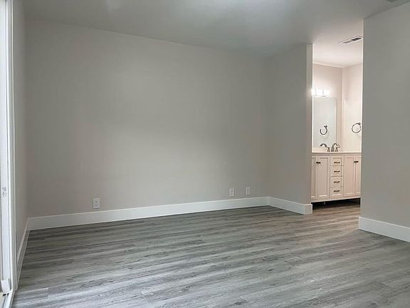 3rd image of 3540 Laird St