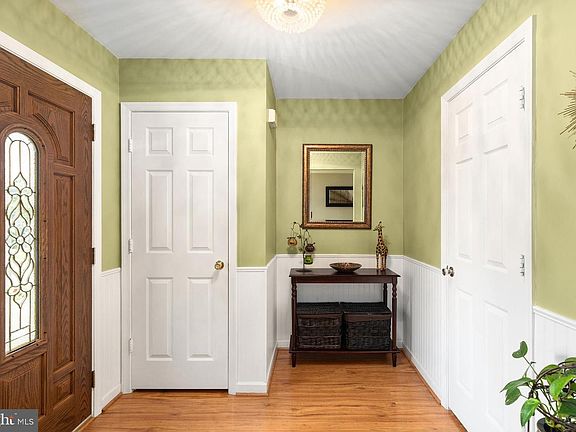 2nd image of 1850 Oxford Sq