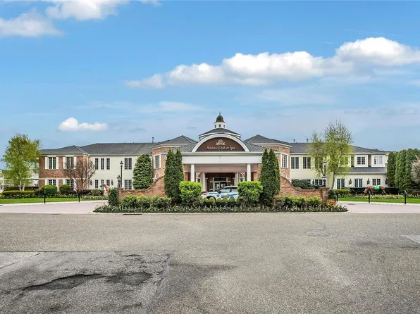 470 Pacing Way #CAO221, Westbury, NY 11590