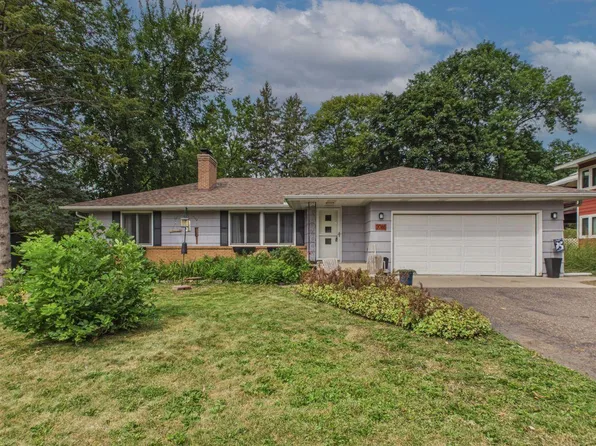 2085 Rosewood Ln S, Roseville, MN 55113