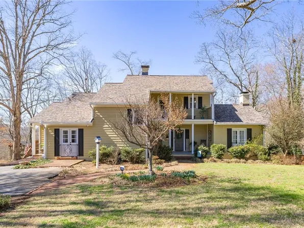 651 Highland Dr, Eden, NC 27288