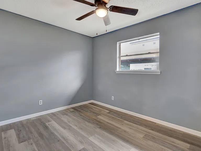 Greenbriar Apartments — Photo 8