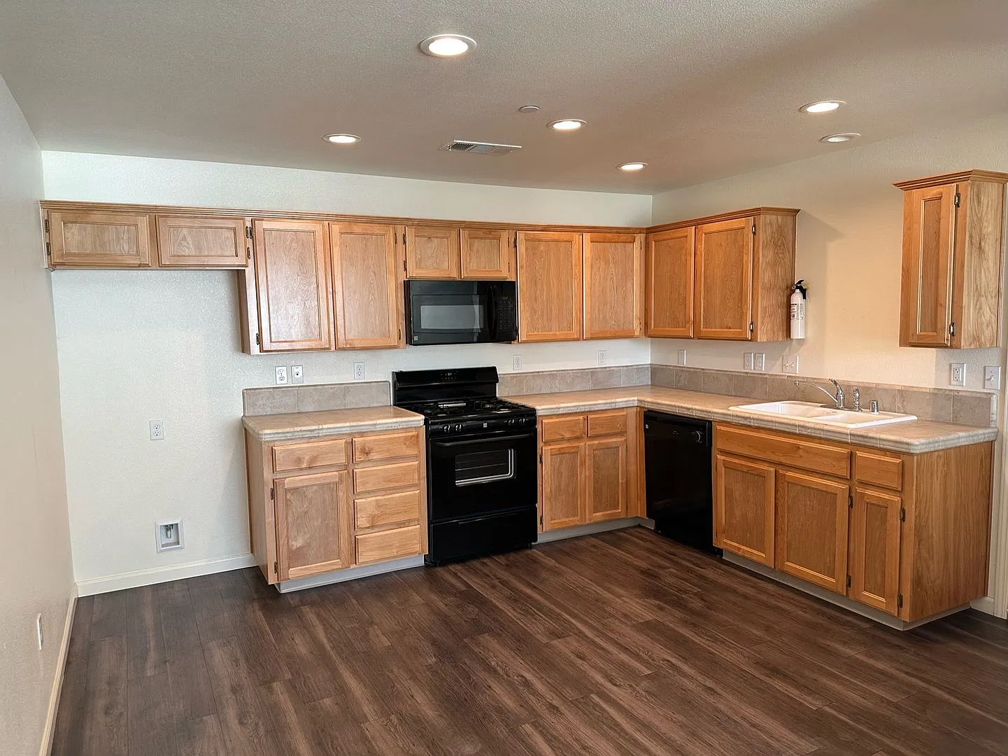 663 to 665- E. Burrel Dr. — Photo 2