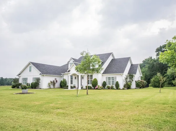 135 Nicklaus Dr, Sulphur Springs, TX 75482