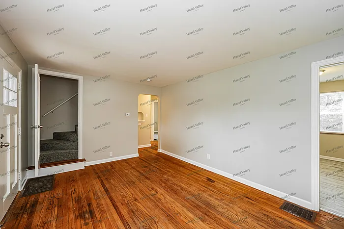 521 Roebling Rd — Photo 5