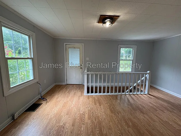 1312 Laurel Ln — Photo 9