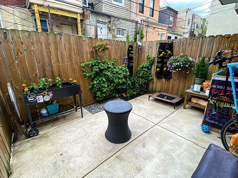1247 N Dover St — Photo 27