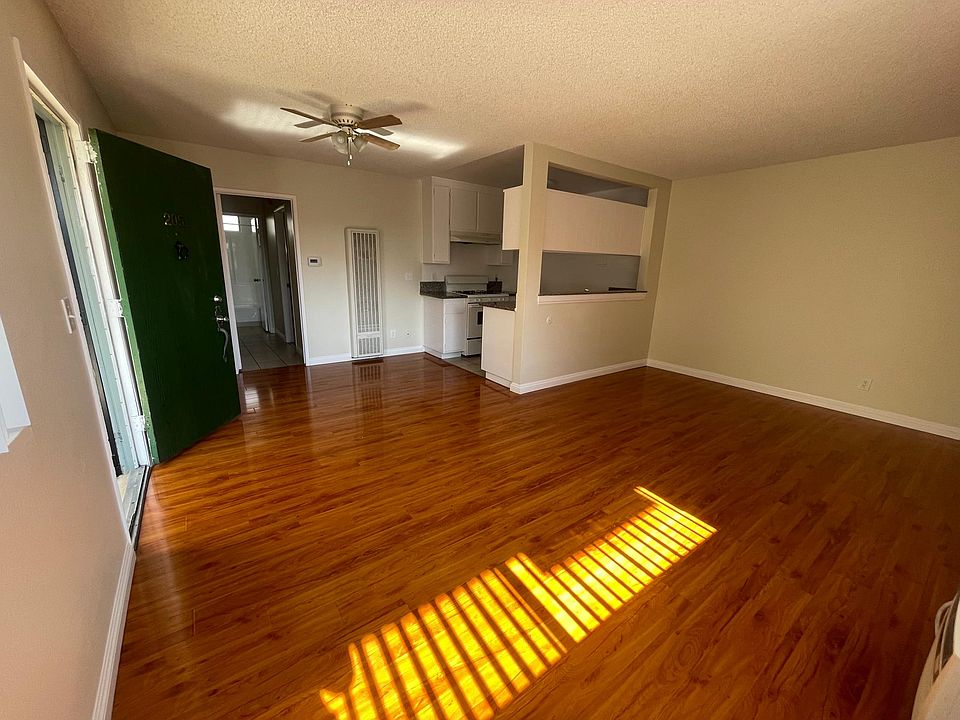 1st image of 636 W Wilson Ave APT 205