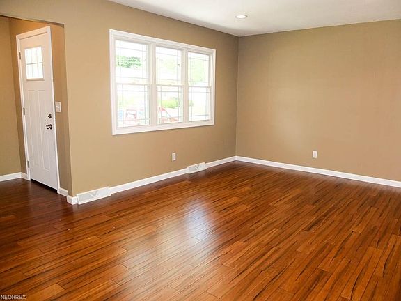 2nd image of 204 Gaylord Dr