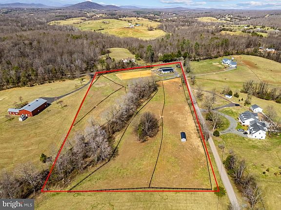 2nd image of 6478 Laurel Hill Ln