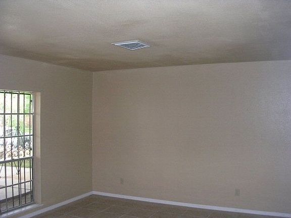 2nd image of 1861 Woodway Dr