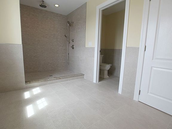 5th image of 7401 Winchester Ave