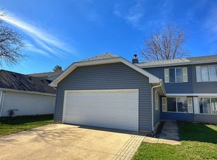 1122 Brockton Ct, Aurora, IL 60504