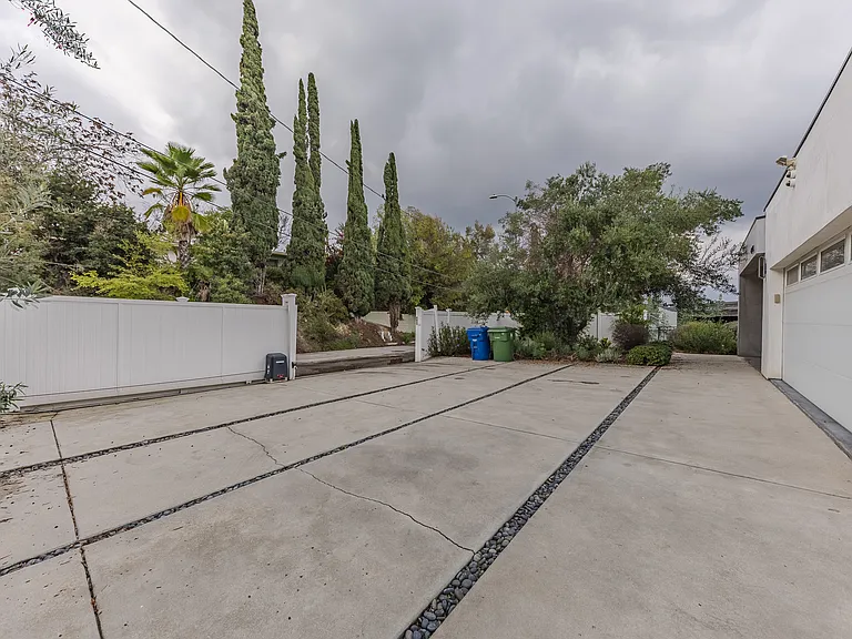 4240 Barrett Rd — Photo 21
