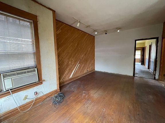 3rd image of 3248 N Richmond St
