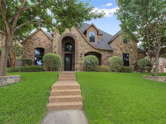 2nd image of 806 Country Club Dr
