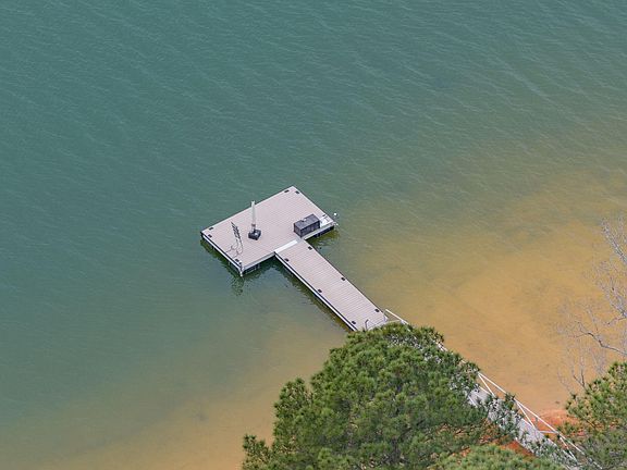 5th image of 130 Carolina Ln