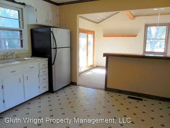 3rd image of 803 Olympia Pl