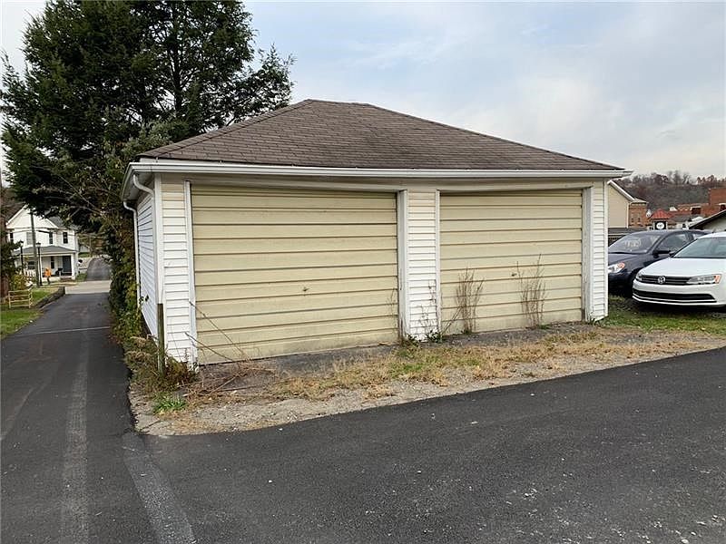 2nd image of 135 3rd St