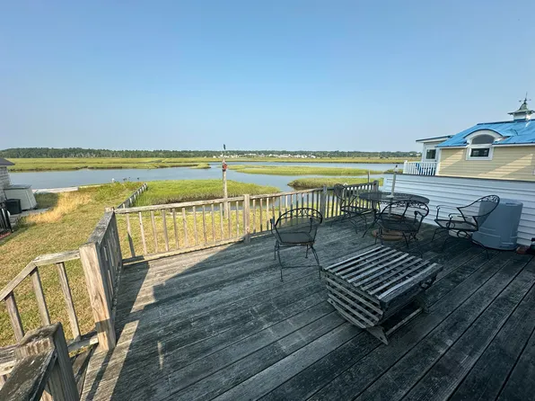 57 Webhannet Dr, Wells, ME 04090