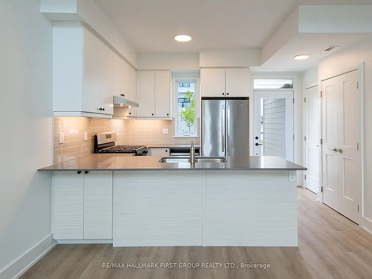 19 West St N #7 — Photo 6