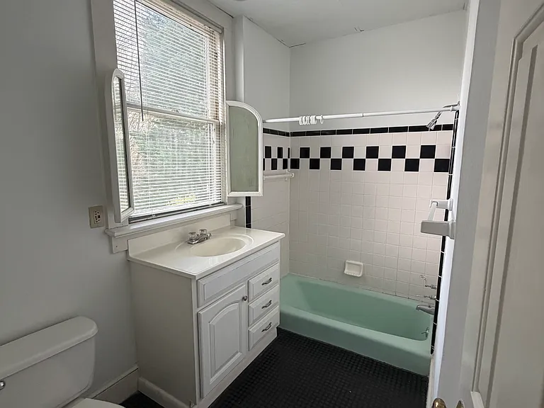 405 S Mendenhall St #7 — Photo 4