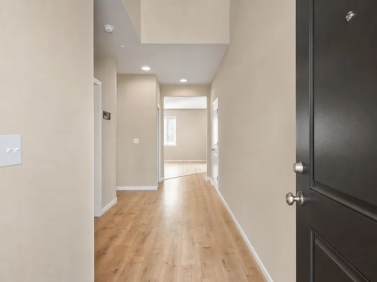 7317 N 93rd Ave — Photo 3