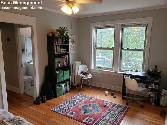 2nd image of 5945 N Greenview Ave