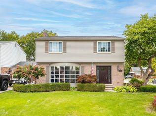 29355 Jefferson Ave, Saint Clair Shores, MI 48081