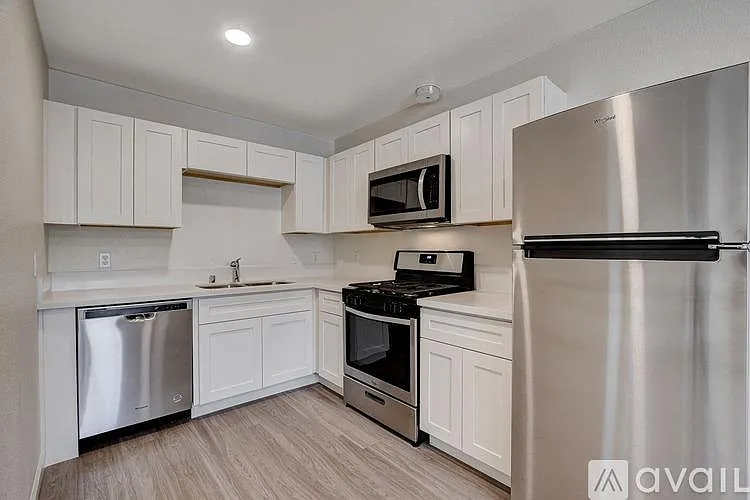 405 S 10th St #10 — Photo 1