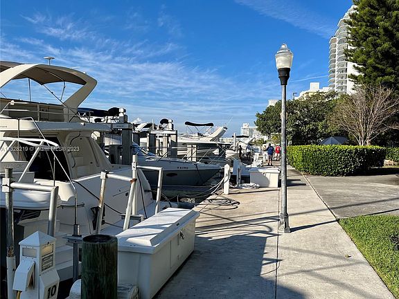 5th image of 5401 Collins Ave APT 711