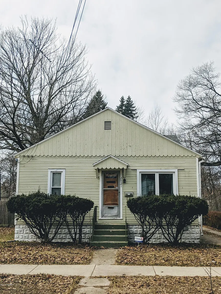 2921 Waalkes St photo 1