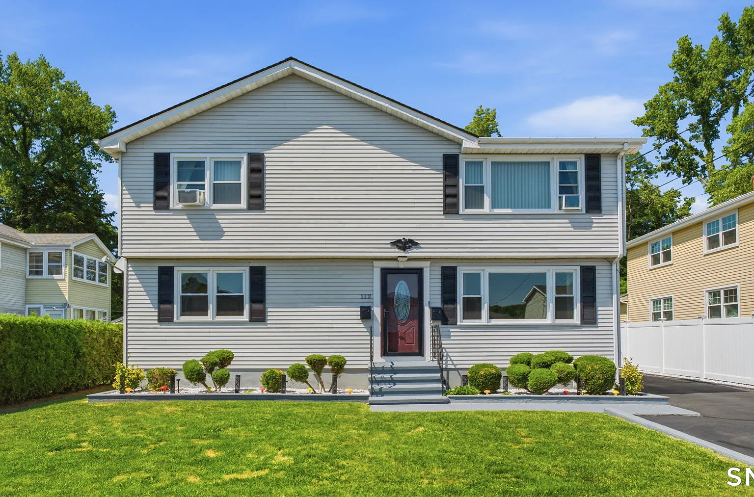 3 bed, 1.0 bath, 1300 sqft, $1,950 — Photo 1