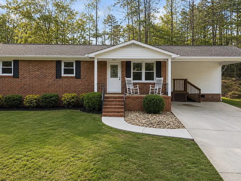 210 Brooklawn Dr — Photo 1