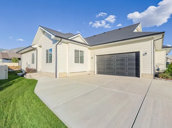 5836 N Glenpoint Dr, Stansbury Park, UT 84074