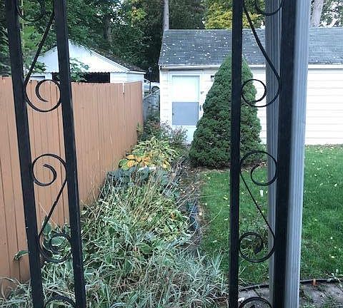 4th image of 1743 Robertson Ave