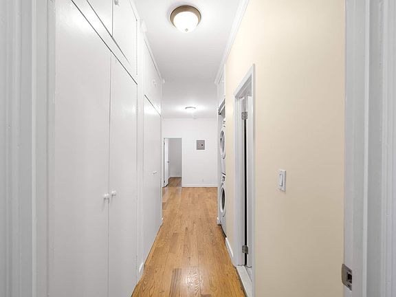 4th image of 262 12th St APT 1R