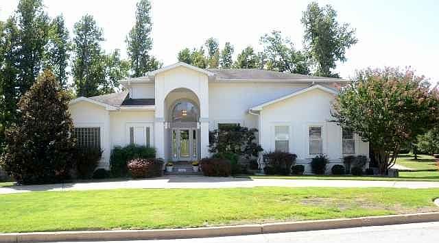 1st image of 1819 Carolyn Dr