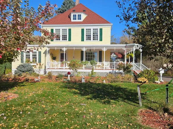 367 W 1st St, New Richmond, WI 54017