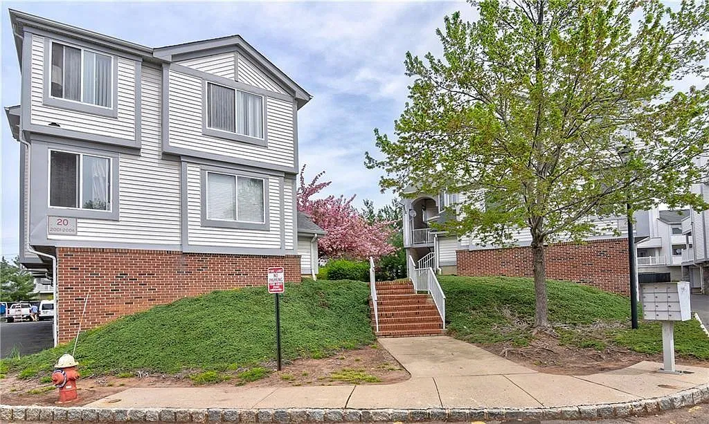 2 bed, 1196 sqft, $2,600 — Photo 1