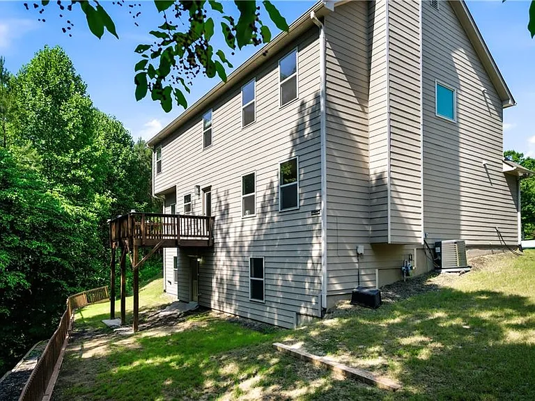 1268 Mitford Ln — Photo 32