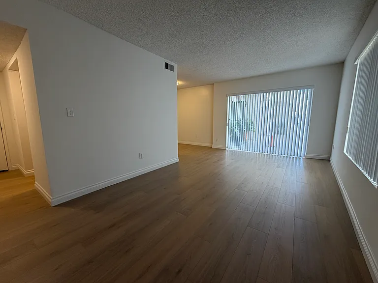 Kennington Apartments — Photo 18