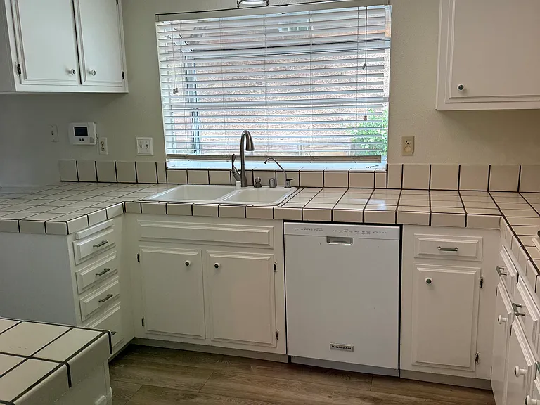 Dove Ct — Photo 11