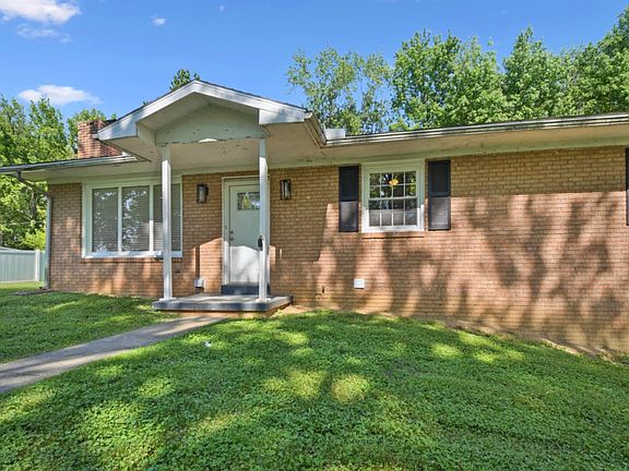 3rd image of 3300 Maple Ln