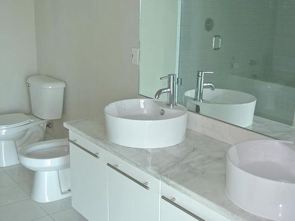 3rd image of 888 Biscayne Blvd #1013