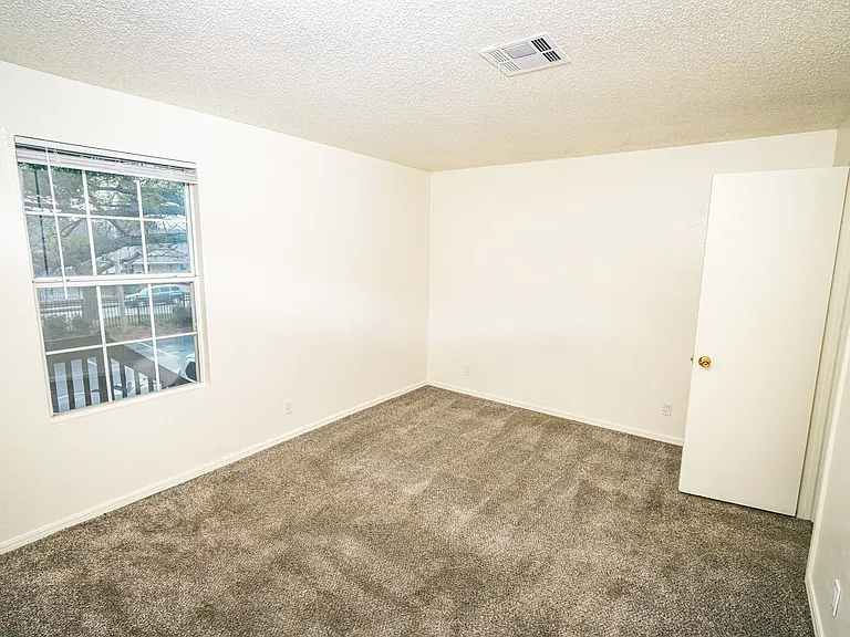 Tamarack Place Apartments — Photo 64